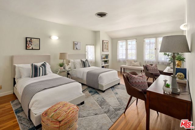 4155 Madison Avenue, Culver City CA: https://media.crmls.org/mediaz/f1c3a3cc-b459-49d5-98cc-605c0bb517ea.jpg