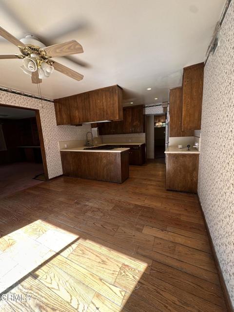 4800 Topeka Drive, Tarzana CA: https://media.crmls.org/mediaz/f1c3abf9-916e-45eb-ba61-95685622511f.jpg