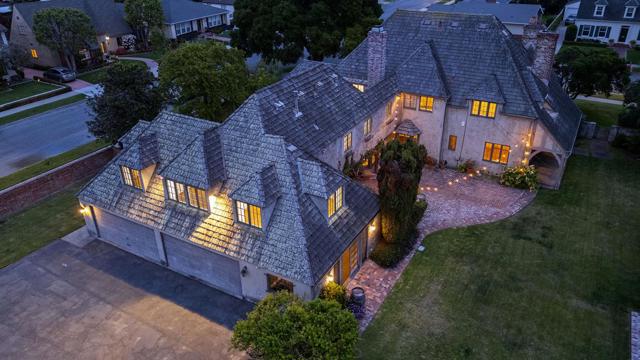 8 Los Laureles Avenue, Salinas CA: https://media.crmls.org/mediaz/f1c59869-af40-4389-8084-73209c87e909.jpg