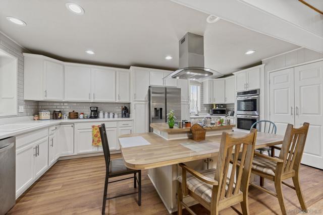 5001 W Florida Avenue, Hemet CA: https://media.crmls.org/mediaz/f1c59daa-139c-41ff-9a63-e4f1bc55a568.jpg