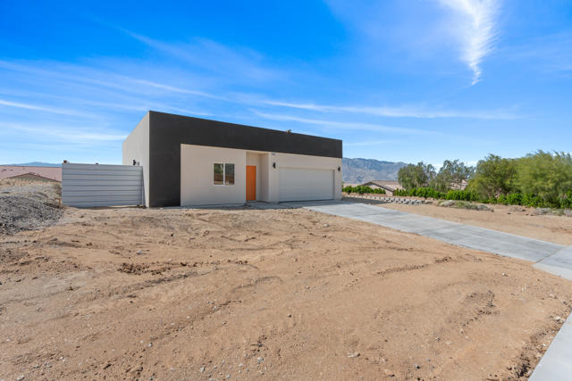 66 677 12 Th Street, Desert Hot Springs CA: https://media.crmls.org/mediaz/f1c5e1ea-b5e8-4845-9b27-c3fce46a93d1.jpg