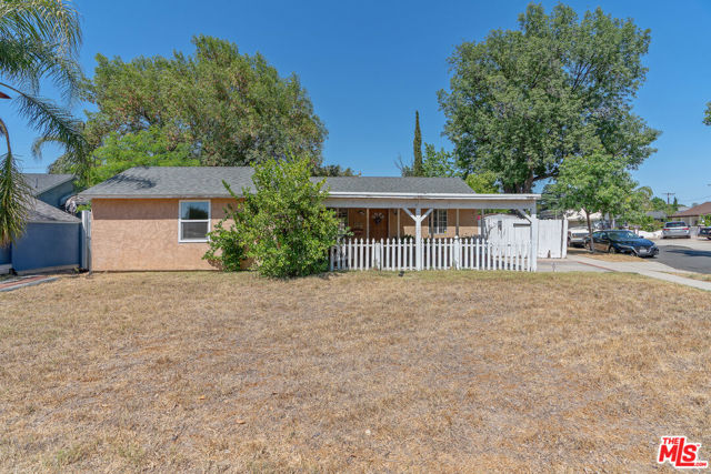 17503 Runnymede Street, Lake Balboa CA: https://media.crmls.org/mediaz/f1c660ec-7d57-467b-88ca-26ed39a4eb5d.jpg