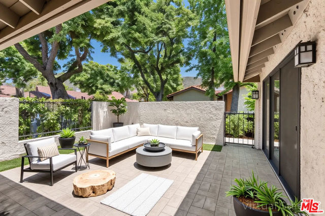 4042 Stoneriver Court, Westlake Village CA: https://media.crmls.org/mediaz/f1c69908-9dd4-4f9e-ac9e-9d3df57ae6d2.jpg