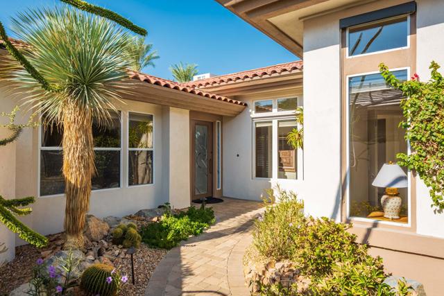 903 Red Arrow Trail, Palm Desert CA: https://media.crmls.org/mediaz/f1c6b271-422c-4e5b-aa22-0c002d056e4d.jpg