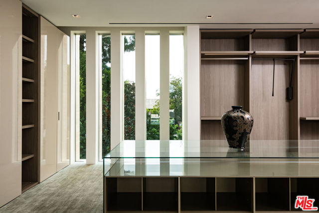 642 Perugia Way, Los Angeles CA: https://media.crmls.org/mediaz/f1c6ded3-22ca-4a22-b74c-66f71d957e8f.jpg