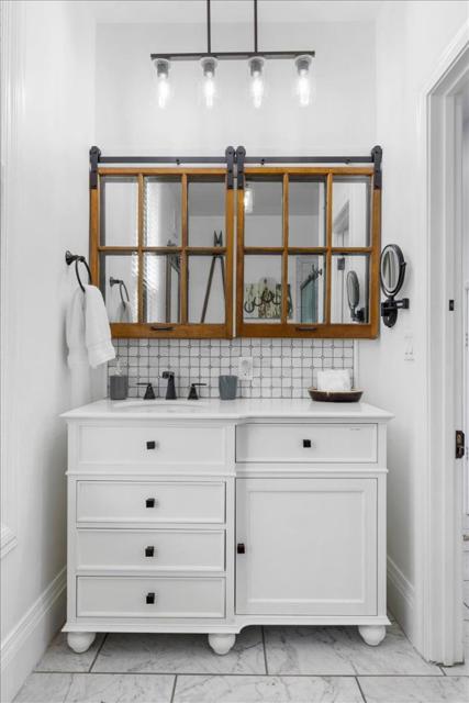 223 N Oregon Street, Yreka CA: https://media.crmls.org/mediaz/f1c72403-0337-4f4f-b078-2e38614130a6.jpg