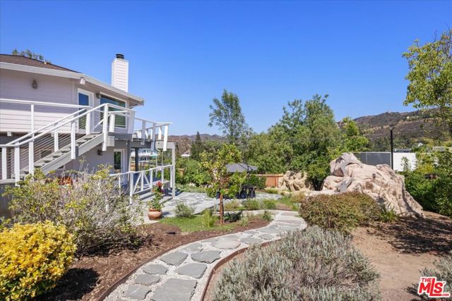 1746 Deerhill Trail, Topanga CA: https://media.crmls.org/mediaz/f1c779e9-72f9-40ae-b57d-bef86f4355cc.jpg