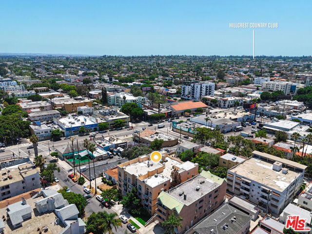 1211 S Shenandoah Street, Los Angeles CA: https://media.crmls.org/mediaz/f1c78549-dfc3-4390-be05-89088f0fd9c1.jpg