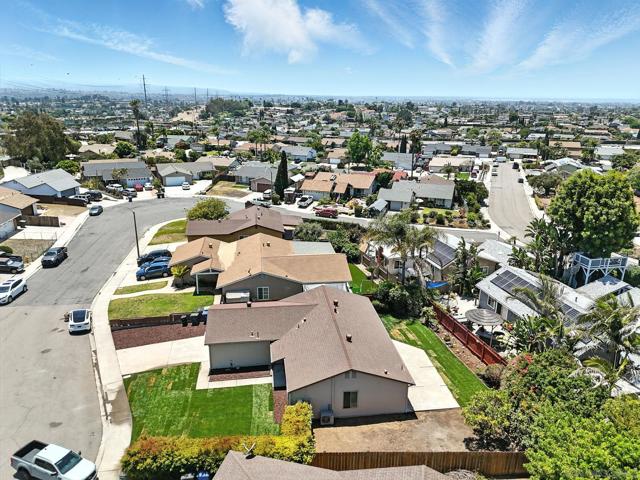 1285 Waxwing Ln, Chula Vista CA: https://media.crmls.org/mediaz/f1c78b45-fac0-43a2-88c3-331fe8fdad7f.jpg