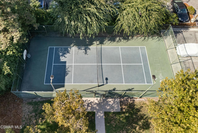 22100 Burbank Boulevard, Woodland Hills CA: https://media.crmls.org/mediaz/f1c7a394-8512-4dce-92f2-74bf2c5eee64.jpg