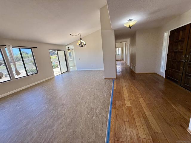 2237 Eucalyptus Ave, Escondido CA: https://media.crmls.org/mediaz/f1c7bb76-c741-49cc-a929-f0f2056aaaee.jpg