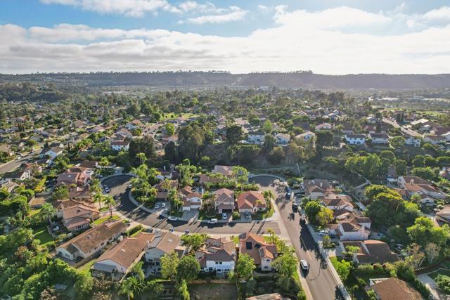 2933 Via Emerado, Carlsbad CA: https://media.crmls.org/mediaz/f1c80d10-a11e-49af-a042-fb9543c0cd5e.jpg