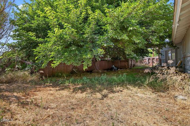 110 E Oak View Avenue, Ojai CA: https://media.crmls.org/mediaz/f1c88e3a-1fce-4cb7-a90d-67c97f2d9b68.jpg