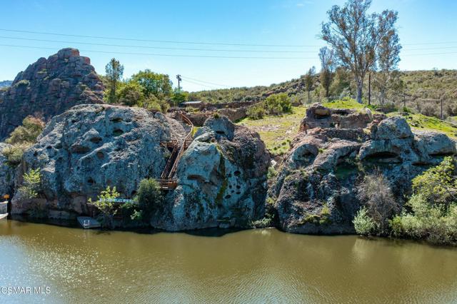 28801 Lakeshore Drive, Agoura Hills CA: https://media.crmls.org/mediaz/f1c8feba-ad66-414e-b5eb-e043056b82bd.jpg