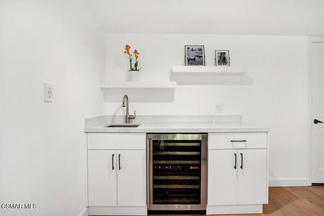 29504 Woodbrook Drive, Agoura Hills CA: https://media.crmls.org/mediaz/f1c99477-5bea-463e-afb7-de55948986d0.jpg