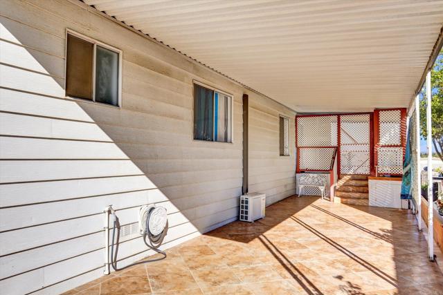 269 Quail Lane, Oceanside CA: https://media.crmls.org/mediaz/f1ca44a9-3ddc-4dd8-8d4d-38cd4fad8574.jpg