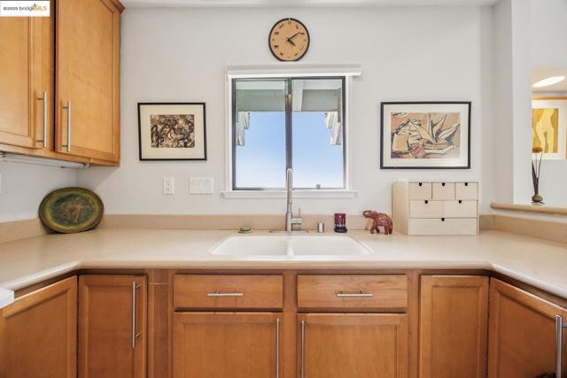 40 Spy Glass Hill, Oakland CA: https://media.crmls.org/mediaz/f1ca7c41-ed9e-4cb6-a44a-db213b56ba57.jpg