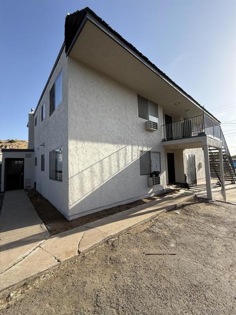 1219 Linalda Dr, El Cajon CA: https://media.crmls.org/mediaz/f1ccb0e7-7ff8-468b-9601-c52721a89e1b.jpg