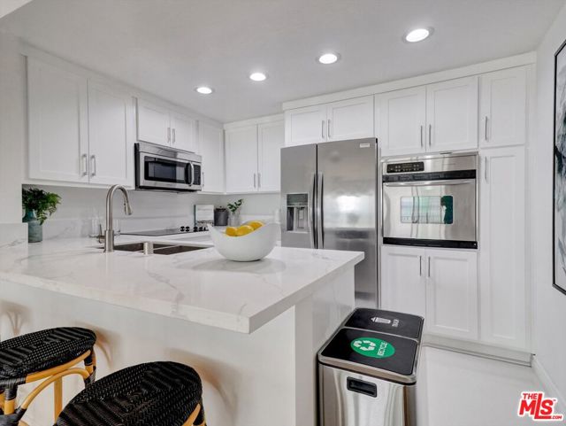 18111 Coastline Drive, Malibu CA: https://media.crmls.org/mediaz/f1ccc826-e652-4e42-871a-e2c822161acd.jpg