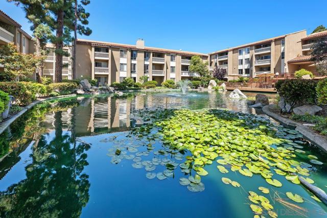 1855 Diamond St, San Diego CA: https://media.crmls.org/mediaz/f1cccb25-1f50-443e-bac5-558f4c6f519c.jpg