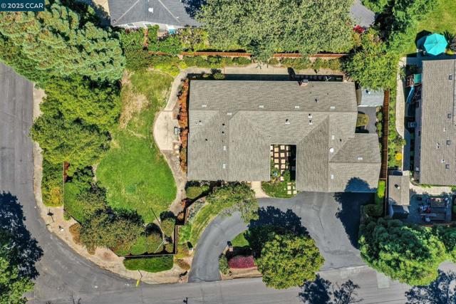 2032 Vanderslice Ave, Walnut Creek CA: https://media.crmls.org/mediaz/f1cd22b3-0d30-4d44-bb25-1cd1ce7ce1a1.jpg