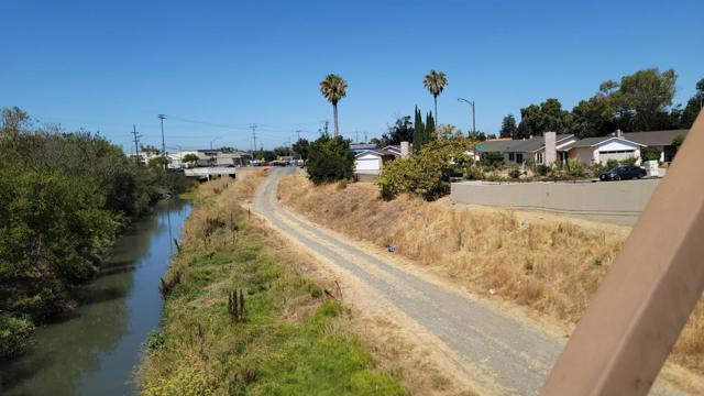 1715 Calle De Plata, San Jose CA: https://media.crmls.org/mediaz/f1cd404a-6dfb-4306-90d0-815893afb12a.jpg