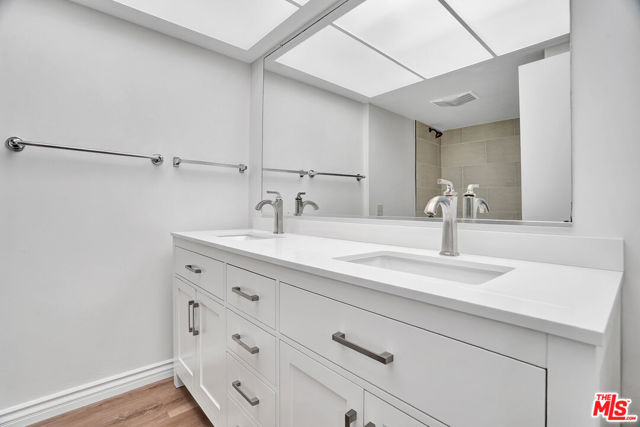 10065 De Soto Avenue, Chatsworth CA: https://media.crmls.org/mediaz/f1cd6c64-c60e-4585-94c9-d59b1107b95f.jpg