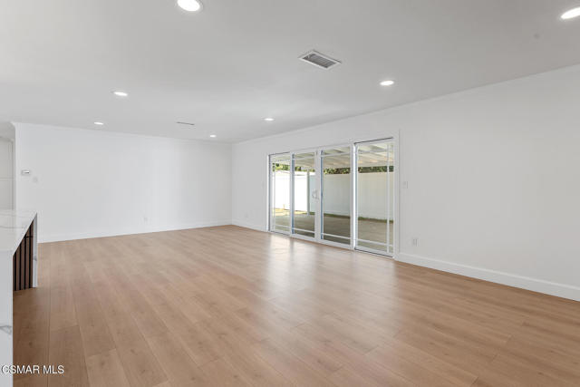 9800 Geyser Avenue, Northridge CA: https://media.crmls.org/mediaz/f1cd8c60-82d8-465b-8486-fb9967b2b81c.jpg