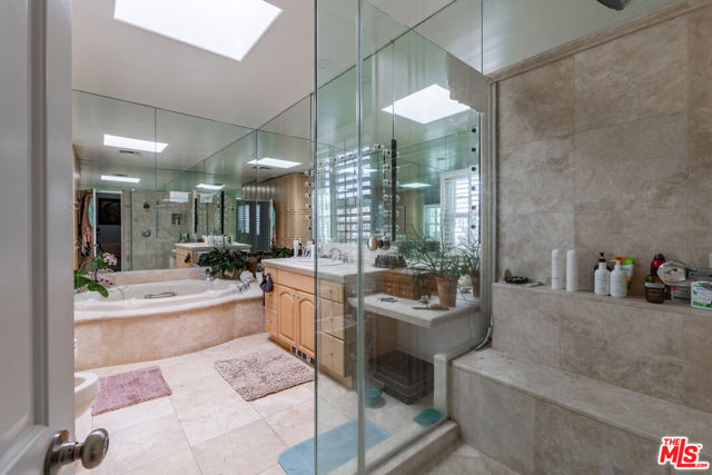 9660 W Olympic Boulevard, Beverly Hills CA: https://media.crmls.org/mediaz/f1cd95dd-cdb8-42f3-bd9b-a9355ac8d855.jpg