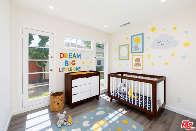 3653 Falcon Avenue, Long Beach CA: https://media.crmls.org/mediaz/f1cd9aeb-fe56-4817-995c-a89eccec18e6.jpg