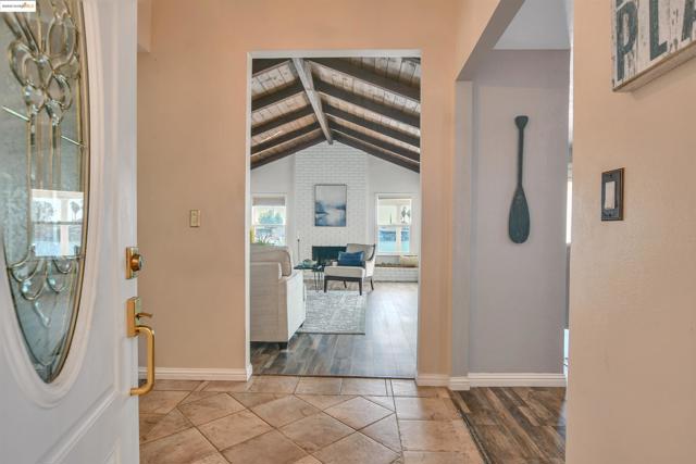 780 Beaver Ln, Discovery Bay CA: https://media.crmls.org/mediaz/f1cdb55c-a92d-49b8-85cc-924323b52b76.jpg