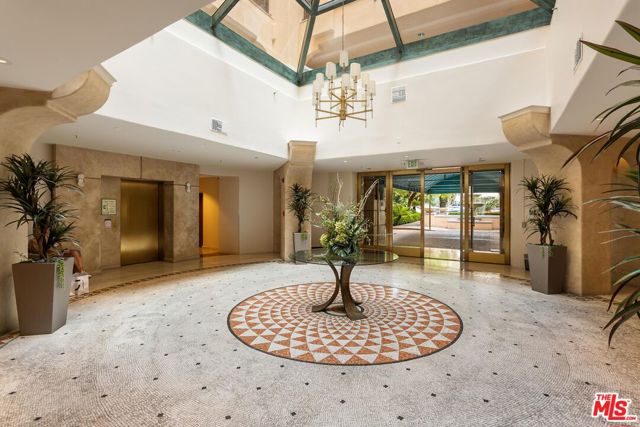 11500 San Vicente Boulevard, Los Angeles CA: https://media.crmls.org/mediaz/f1ce5c59-96ac-466b-9613-859f609d80c5.jpg