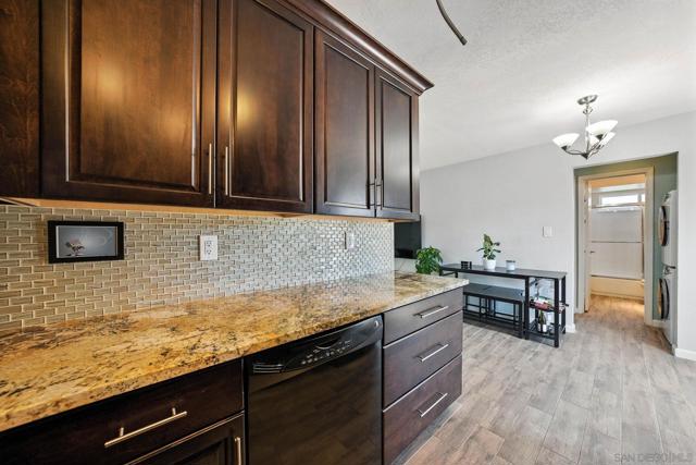 6666 Beadnell Way, San Diego CA: https://media.crmls.org/mediaz/f1ce6766-7694-4cdc-836e-c0a94e7cdf32.jpg