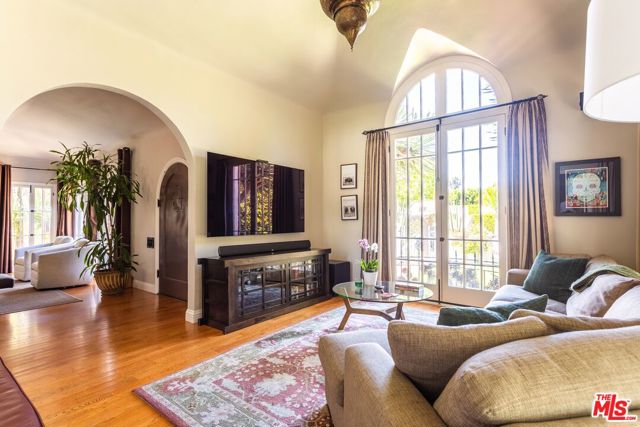 1620 N Genesee Avenue, Los Angeles CA: https://media.crmls.org/mediaz/f1cecb76-28b0-44b2-9945-de7a756ac308.jpg