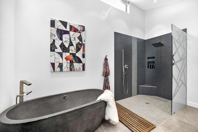 49120 Sunrose Lane, Palm Desert CA: https://media.crmls.org/mediaz/f1cf092f-b102-4267-99bb-8cbc166f1f38.jpg