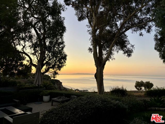 15419 Via De Las Olas, Pacific Palisades CA: https://media.crmls.org/mediaz/f1cf9d49-6f22-437d-8304-a8a7be241700.jpg