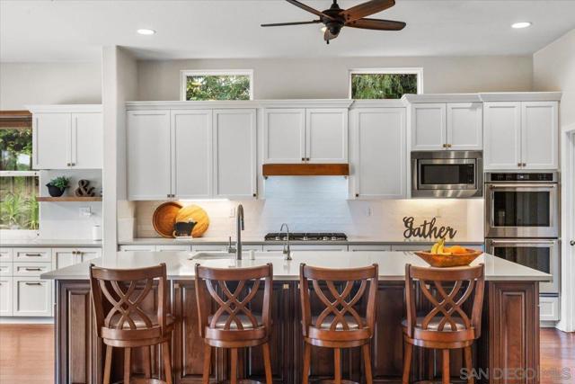 3180 Ridgeline Place, Escondido CA: https://media.crmls.org/mediaz/f1d008f3-8b48-46da-b507-e33128725d34.jpg