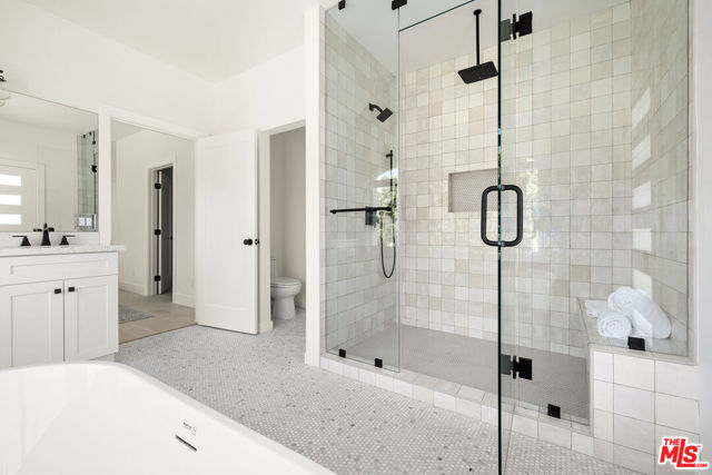 4308 Victoria Park Drive, Los Angeles CA: https://media.crmls.org/mediaz/f1d092f4-323d-4056-a80b-83e2ea654ac8.jpg