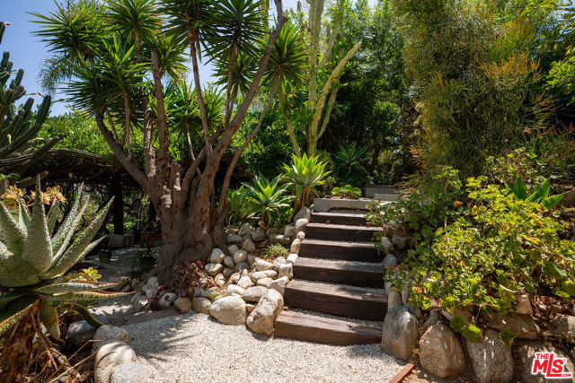4559 E Rose Hill Drive, Los Angeles CA: https://media.crmls.org/mediaz/f1d0e681-1dc3-418f-bcc7-6ba6aad967a8.jpg