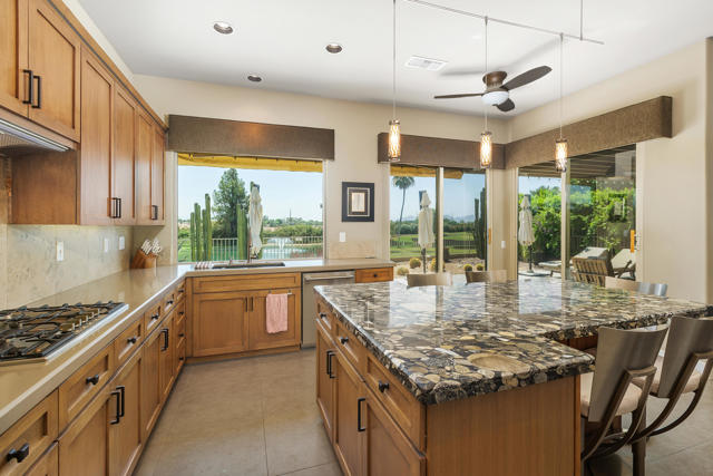 187 Kavenish Drive, Rancho Mirage CA: https://media.crmls.org/mediaz/f1d1261a-4a7f-49a6-ae3c-4f973a8453e2.jpg