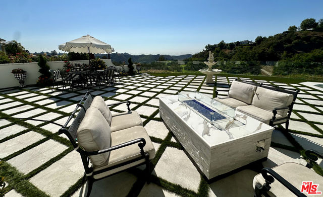 12408 Ridge Road, Los Angeles CA: https://media.crmls.org/mediaz/f1d156c9-271a-461b-b3ce-61fee717706e.jpg