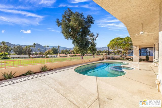 76797 California Drive, Palm Desert CA: https://media.crmls.org/mediaz/f1d175ae-2349-4d5e-a43b-70d80a8039e7.jpg