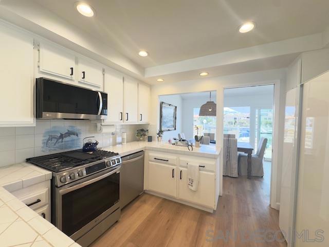 75 Catspaw, Coronado CA: https://media.crmls.org/mediaz/f1d1897d-78cf-4105-9f57-34bf28a4bf4e.jpg