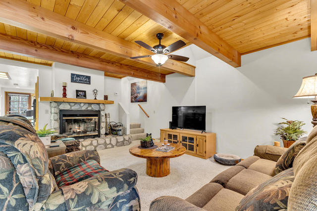 52402 Pine Ridge Road, Idyllwild CA: https://media.crmls.org/mediaz/f1d19a5b-0594-4bd2-a815-e56fe3968966.jpg