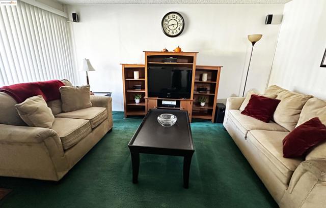 13305 Meyer Rd, Whittier CA: https://media.crmls.org/mediaz/f1d2fb60-5e61-4580-b514-b0c1acca77c3.jpg