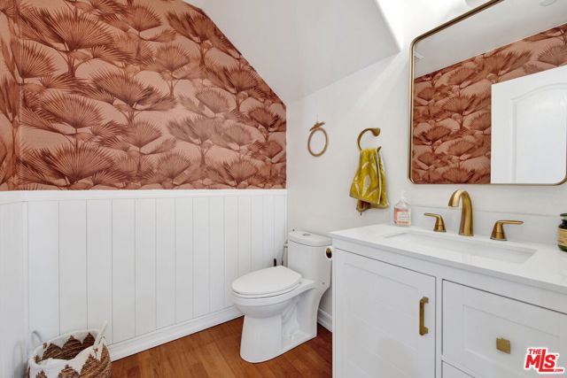 2104 Clark Lane, Redondo Beach CA: https://media.crmls.org/mediaz/f1d316d8-00f4-4717-b96c-a7503d979b1c.jpg