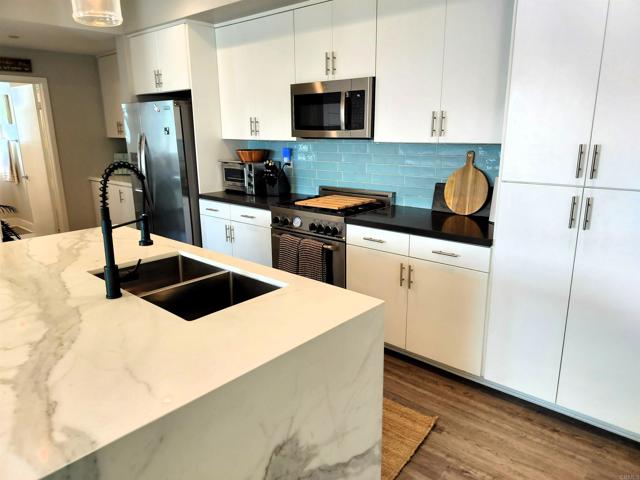 1570 Vista Del Mar Way, Oceanside CA: https://media.crmls.org/mediaz/f1d333f0-0c97-4bf4-a60a-c8190558f831.jpg