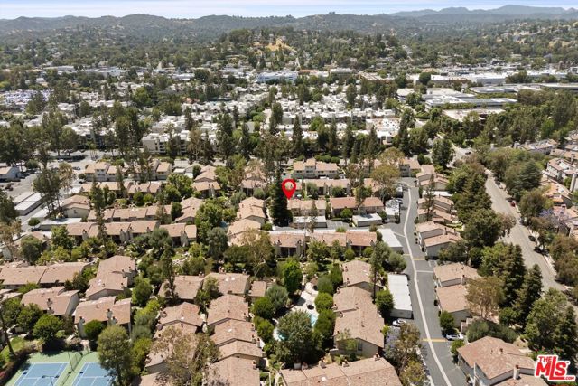 5720 Owensmouth Avenue, Woodland Hills CA: https://media.crmls.org/mediaz/f1d353cf-56d9-48ac-96ee-d863205b5e3d.jpg