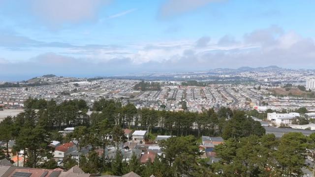 355 Crestview Circle, Daly City CA: https://media.crmls.org/mediaz/f1d35619-4ea2-46af-a789-fcd21f3ecfa2.jpg