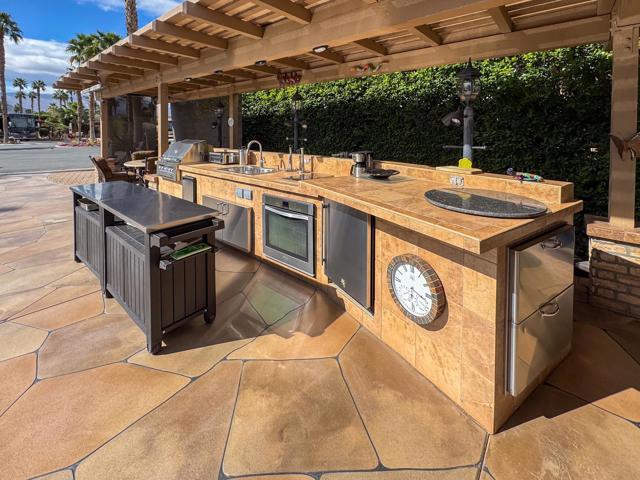 80394 Ave 48, Indio CA: https://media.crmls.org/mediaz/f1d3628b-5697-4c4d-b18a-181b1882d11f.jpg